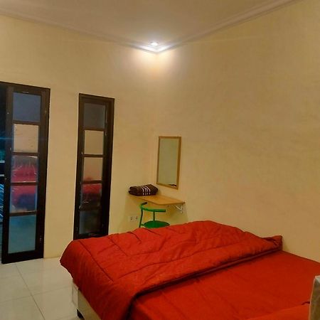 Sulfat Indah Home Stay Syariah Ngadipuro Bagian luar foto
