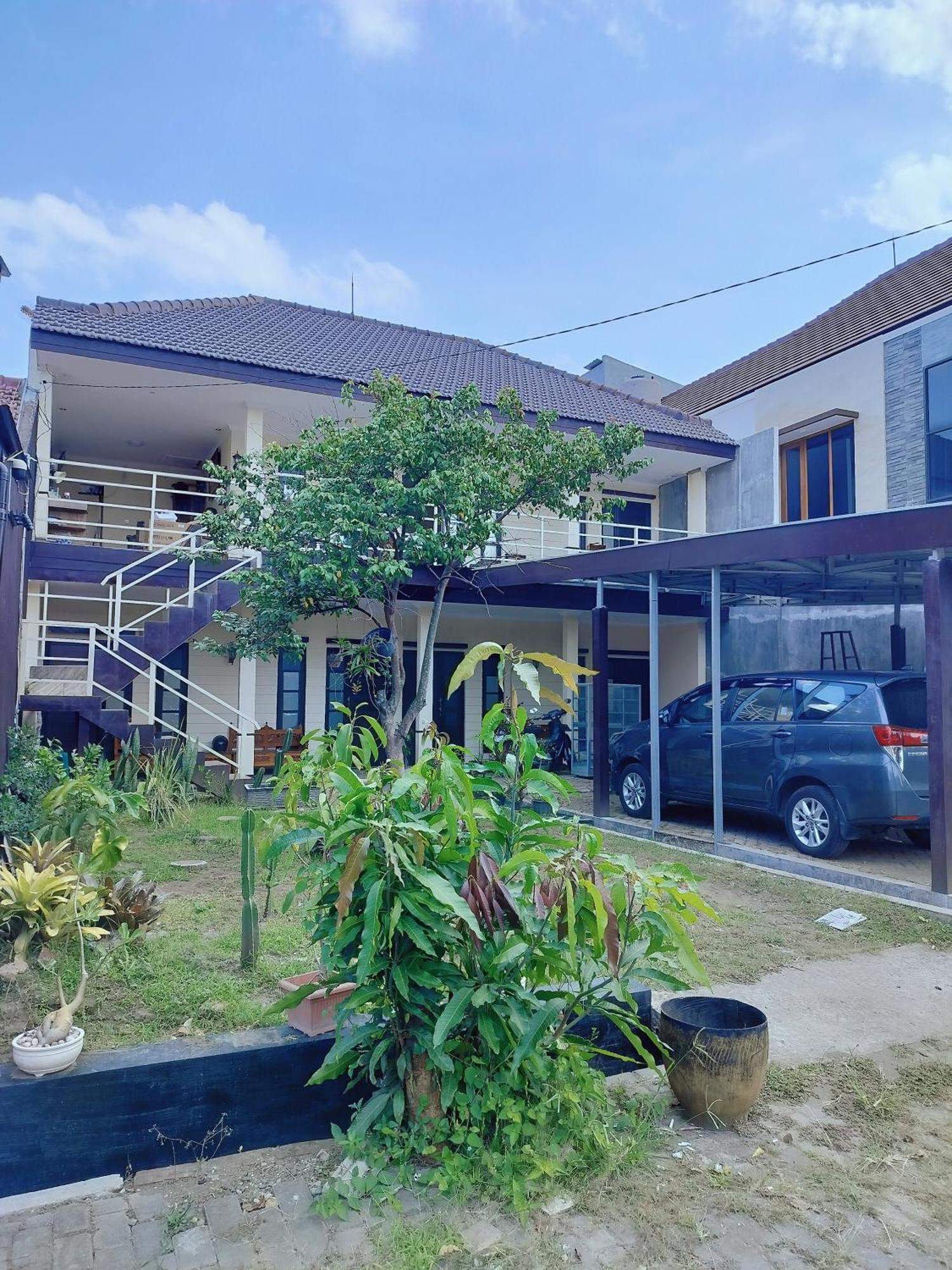 Sulfat Indah Home Stay Syariah Ngadipuro Bagian luar foto